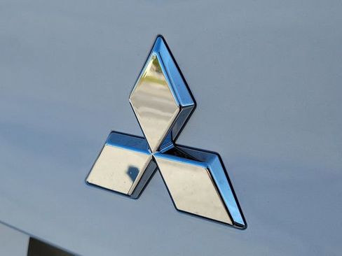 New 2026 Mitsubishi Outlander SE image 8