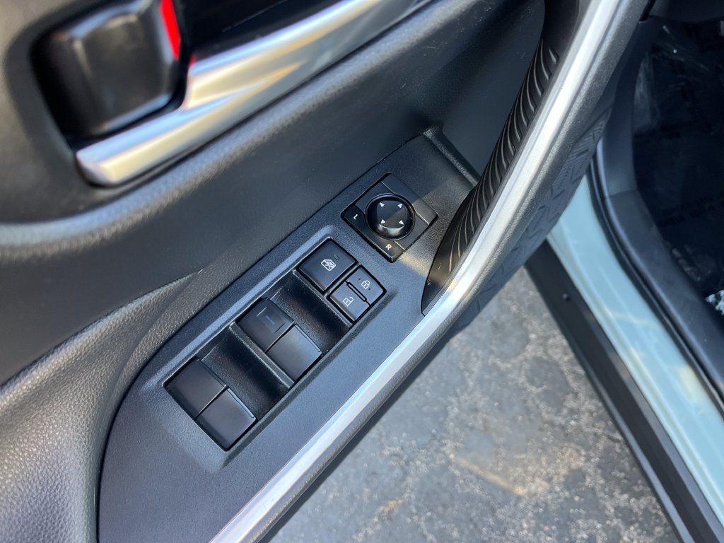Used 2019 Toyota RAV4 XLE w/ Convenience Package FWD image 11