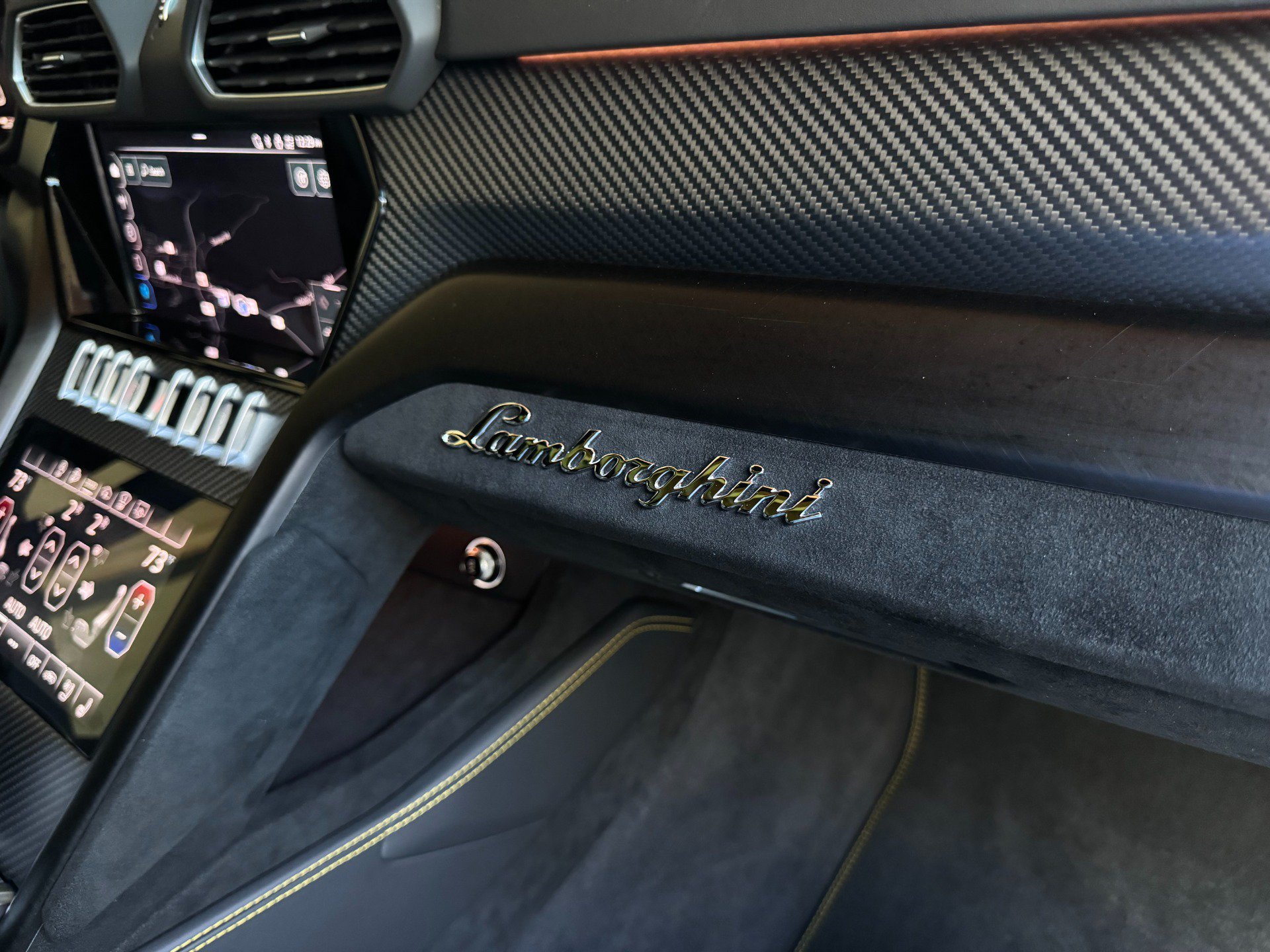 Used 2024 Lamborghini Urus Performante AWD/4WD image 29