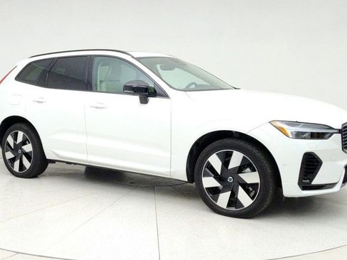 Used 2024 Volvo XC60 T8 Plus image 3