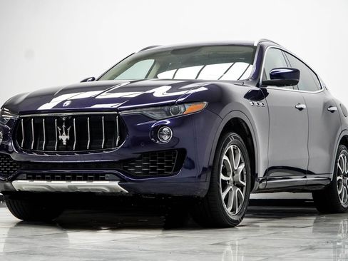 Used 2017 Maserati Levante w/ Luxury Package AWD/4WD image 8