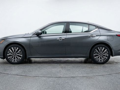 Used 2025 Nissan Altima 2.5 SV FWD image 5