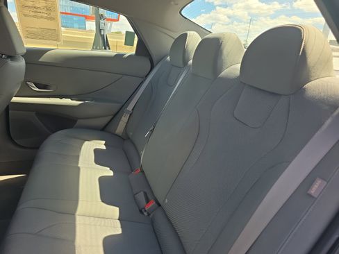 Used 2024 Hyundai Elantra SE image 11