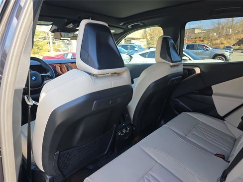 Used 2025 BMW X3 xDrive30i w/ Convenience Package image 16