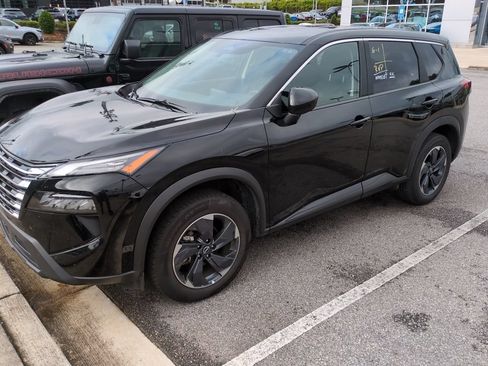 Used 2025 Nissan Rogue SV FWD image 1