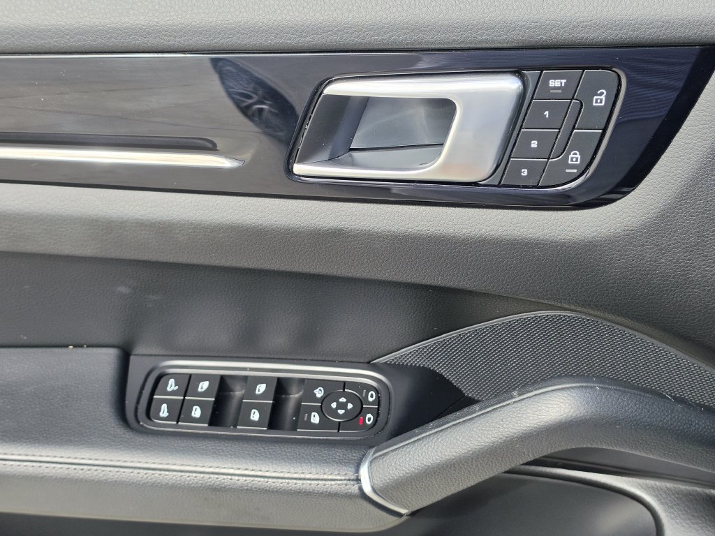 Certified 2022 Porsche Cayenne Platinum Edition AWD/4WD image 22