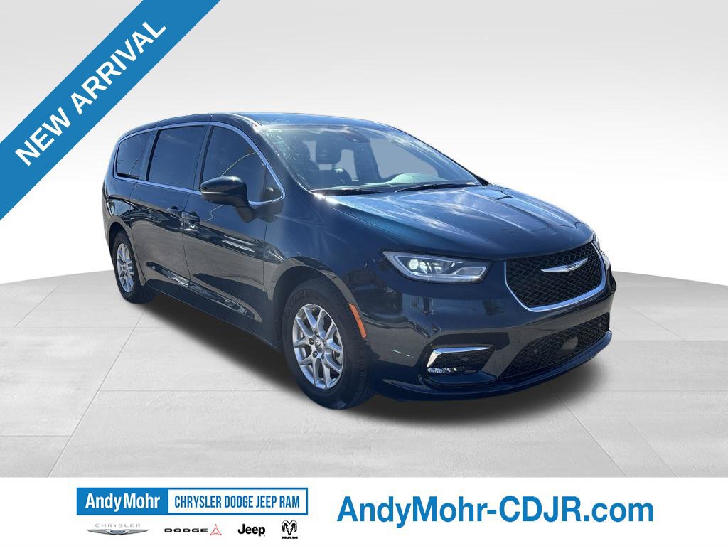 Used 2023 Chrysler Pacifica Touring-L FWD 360° Tour