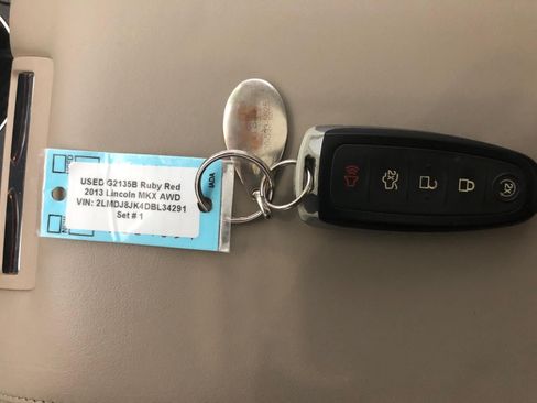 Used 2013 Lincoln MKX AWD image 22