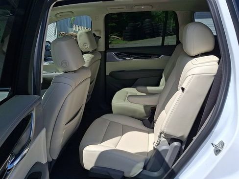 Certified 2024 Cadillac XT6 Premium Luxury w/ LPO, Floor Liner Package AWD/4WD image 9