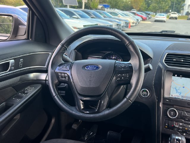 Used 2018 Ford Explorer XLT w/ Equipment Group 202A AWD/4WD image 14