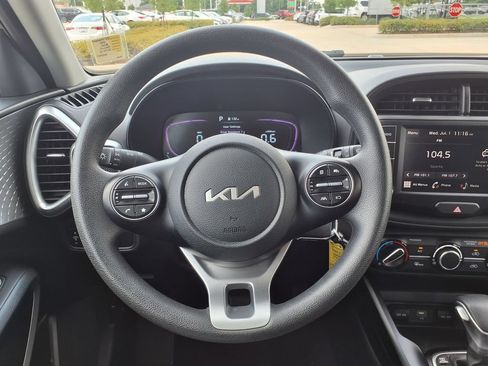 Used 2025 Kia Soul LX w/ LX Technology Package FWD image 20