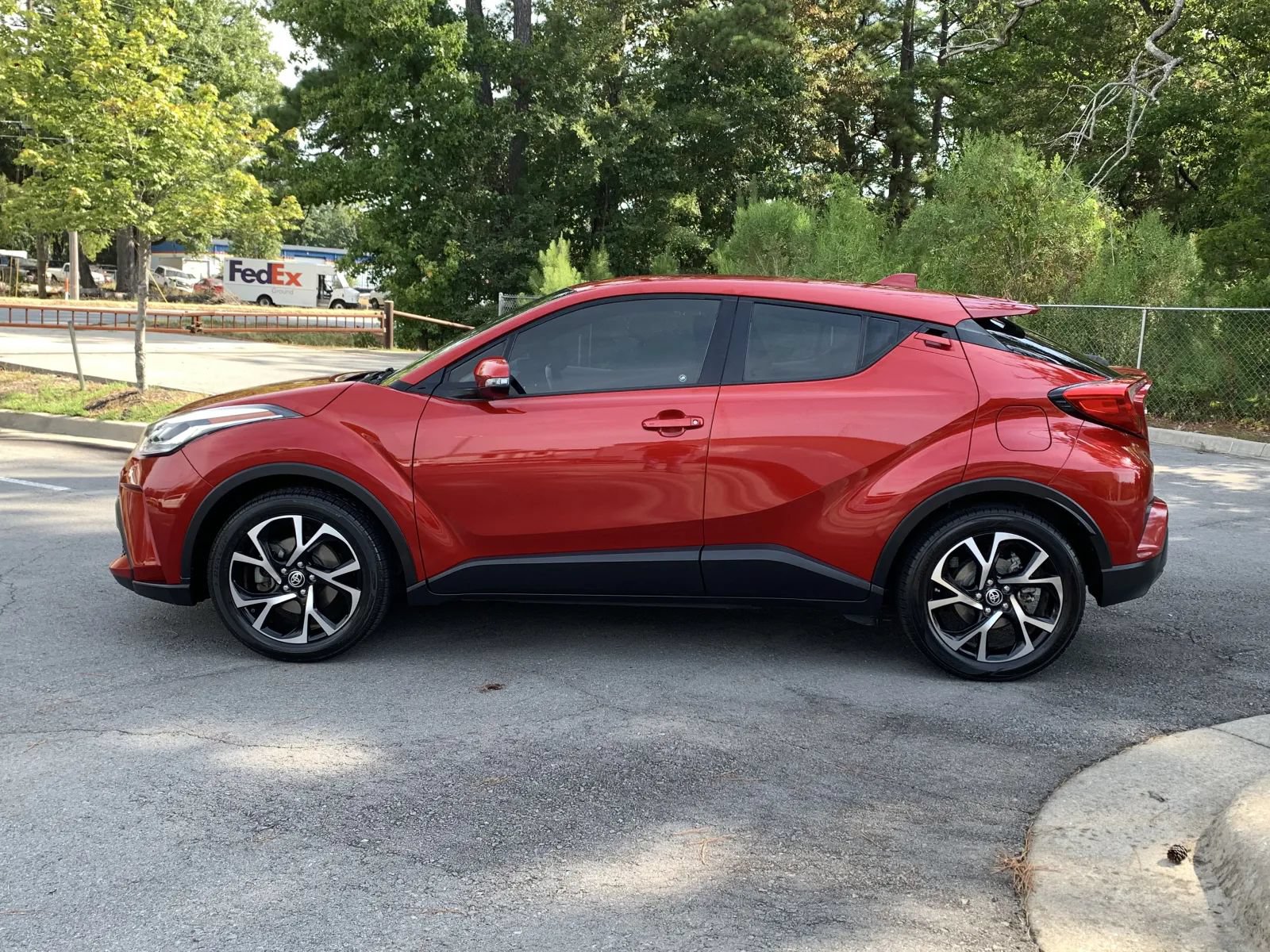 Used 2020 Toyota C-HR XLE FWD image 4