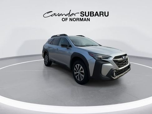 Used 2025 Subaru Outback Premium AWD/4WD image 3