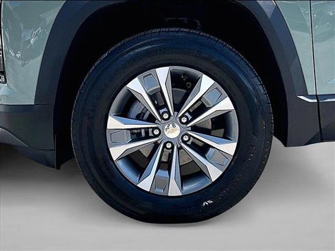 Used 2026 Chevrolet Equinox LT FWD image 10
