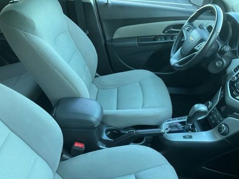 Used 2014 Chevrolet Cruze LT image 4