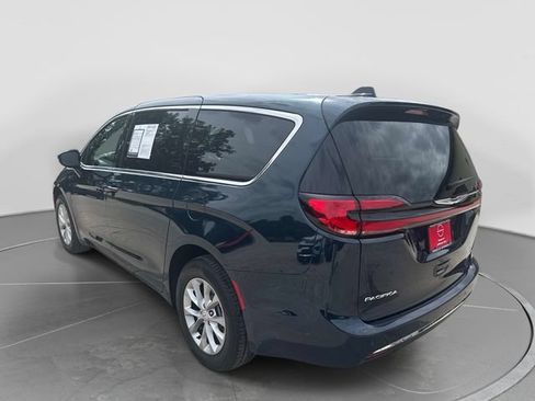 Used 2025 Chrysler Pacifica Select AWD/4WD image 6