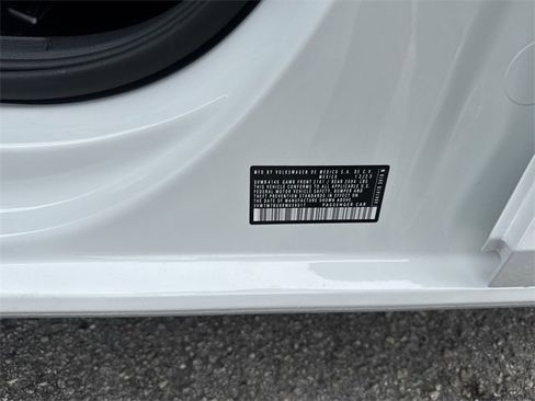 Used 2024 Volkswagen Jetta SE w/ Panoramic Sunroof Package image 34