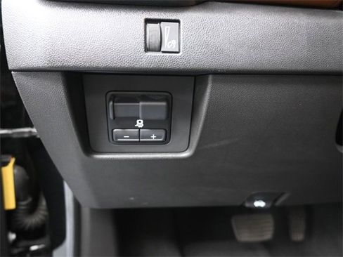 Used 2024 GMC Canyon AT4 w/ Technology Package image 21