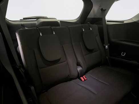 Used 2023 Ford Explorer XLT AWD/4WD image 18