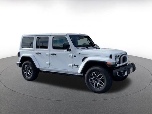 Used 2025 Jeep Wrangler Sahara image 2