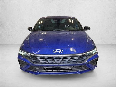 Used 2025 Hyundai Elantra Sport FWD image 2