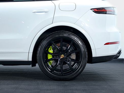 Used 2020 Porsche Cayenne Turbo S image 7