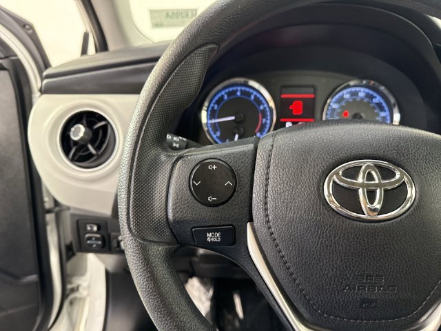 Used 2017 Toyota Corolla LE w/ Carpet Mat Package (TMS) FWD image 12