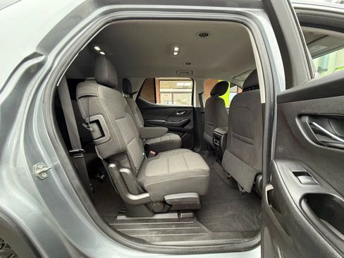 Used 2018 Chevrolet Traverse LT image 11