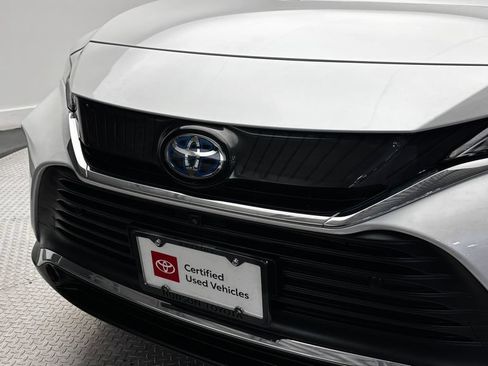 Used 2024 Toyota Venza Limited AWD/4WD image 2