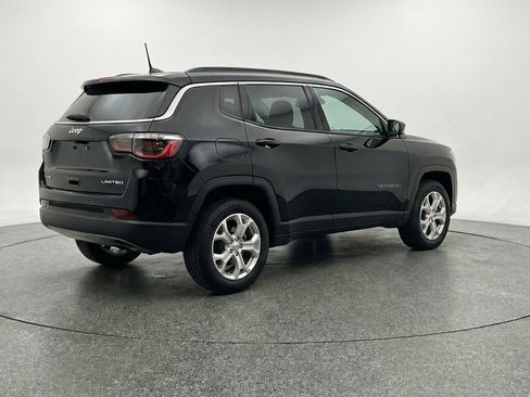 Used 2025 Jeep Compass Latitude image 9