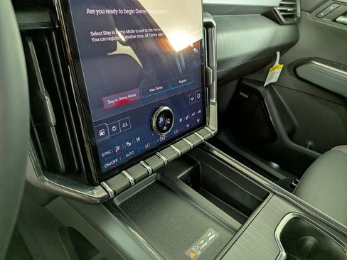 New 2026 GMC Acadia AT4 w/ Luxury Package AWD/4WD image 24