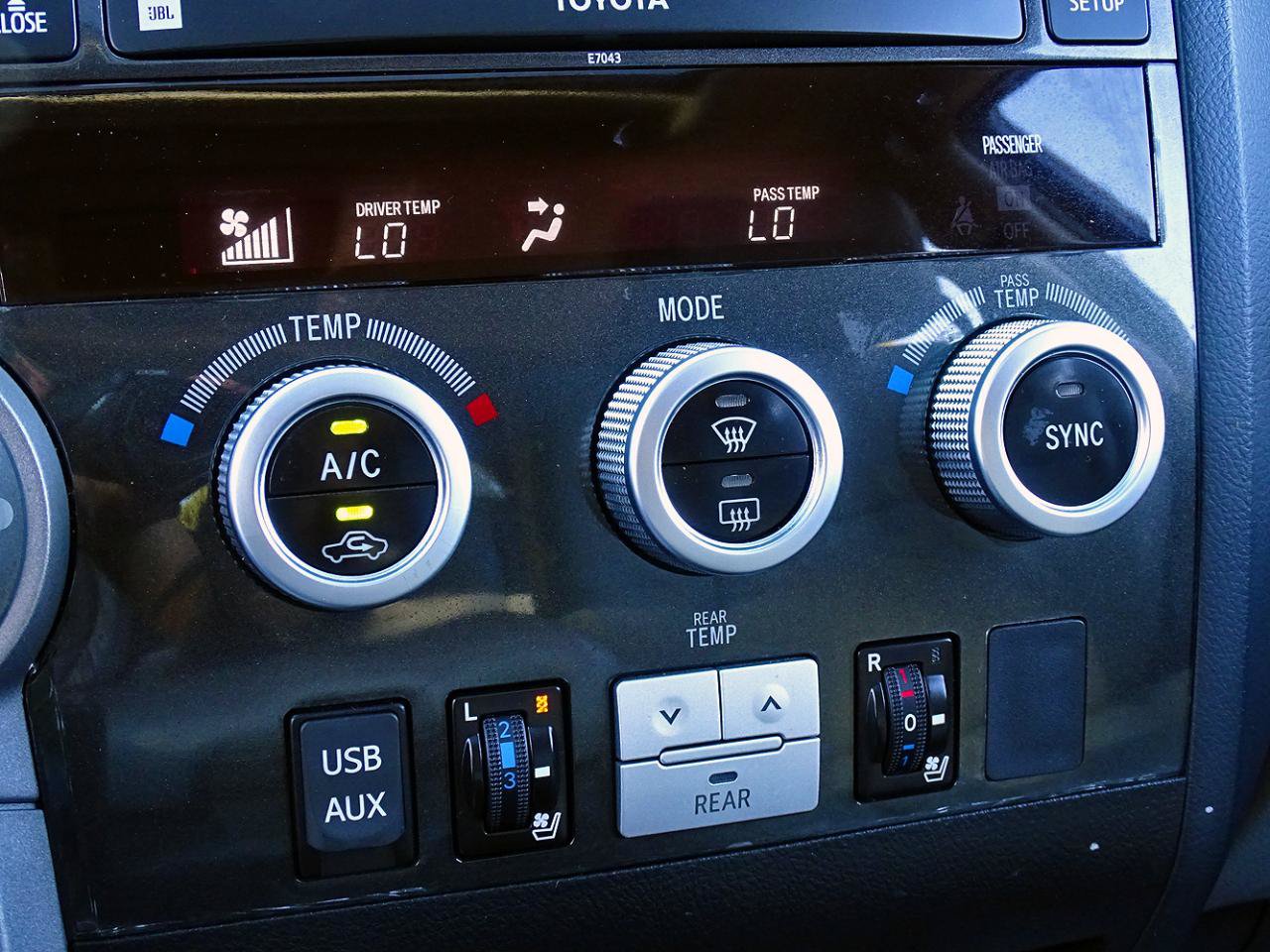 Used 2013 Toyota Sequoia Platinum RWD image 31