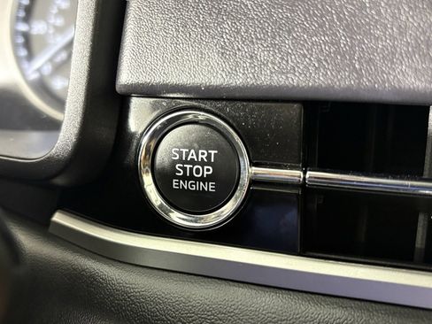 Used 2024 Mitsubishi Outlander SE image 23