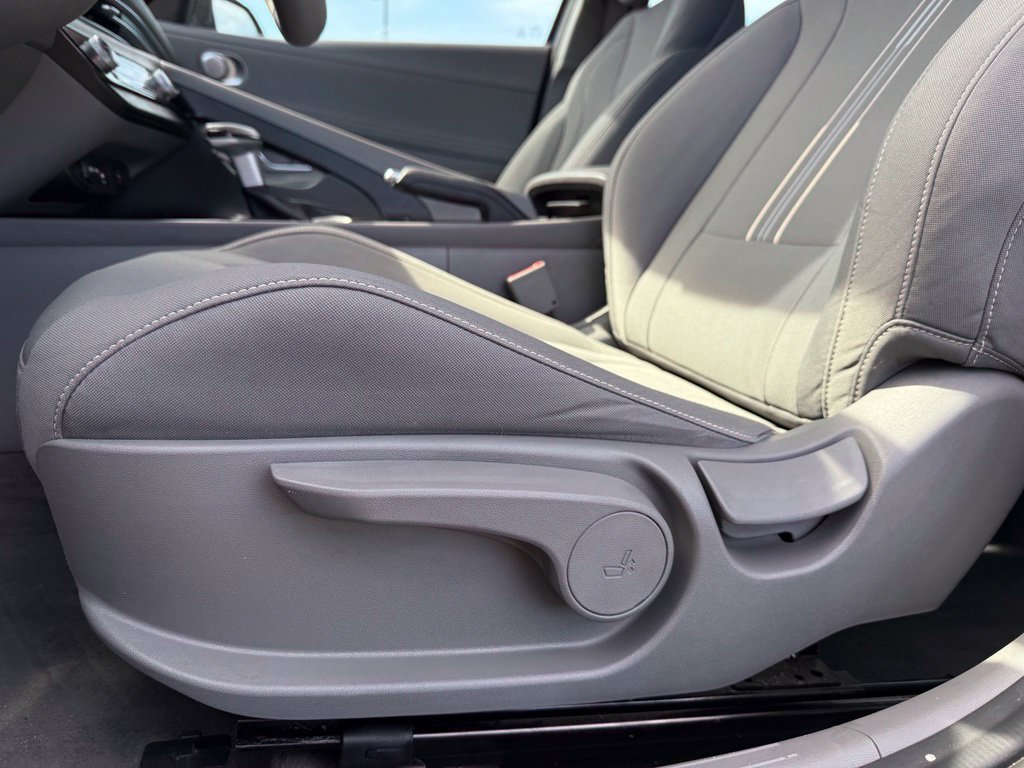 Certified 2025 Hyundai Elantra Sport FWD image 9