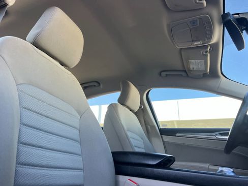 Used 2019 Ford Fusion SE image 16