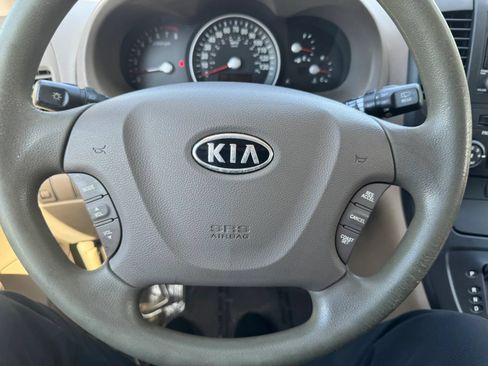 Used 2012 Kia Sedona LX FWD image 16