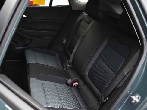 New 2026 Chevrolet Trax LT w/ Sunroof Package image 12