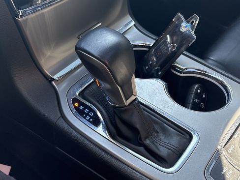 Used 2022 Jeep Grand Cherokee Limited w/ Tech Group image 26