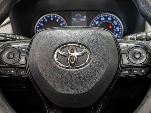 Used 2020 Toyota RAV4 XLE w/ Convenience Package FWD image 13