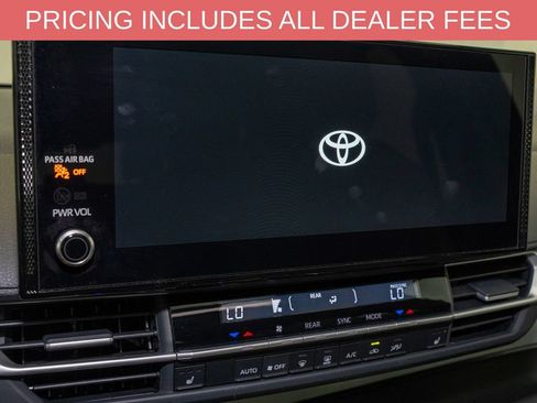 Certified 2025 Toyota Sienna XLE FWD image 13