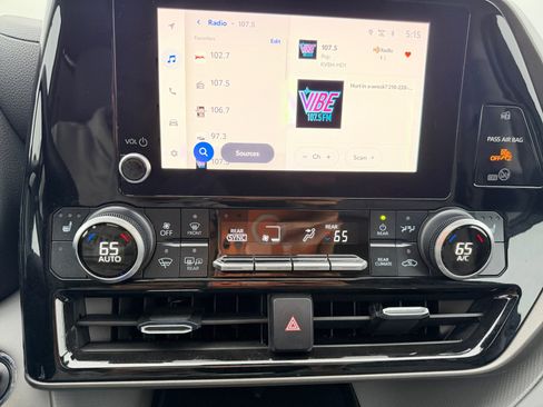 Used 2023 Toyota Highlander XLE image 18