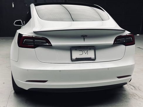 Used 2018 Tesla Model 3 Long Range RWD image 16