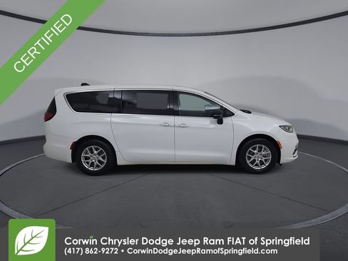 Certified 2024 Chrysler Pacifica Touring-L FWD image 17