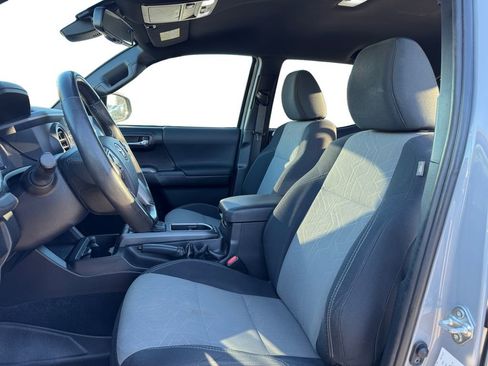 Used 2021 Toyota Tacoma TRD Sport image 9