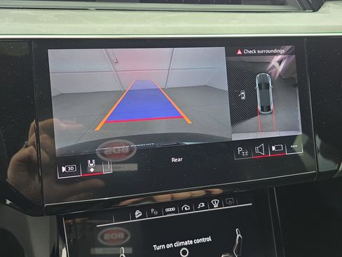 Used 2024 Audi Q8 e-tron Prestige image 23