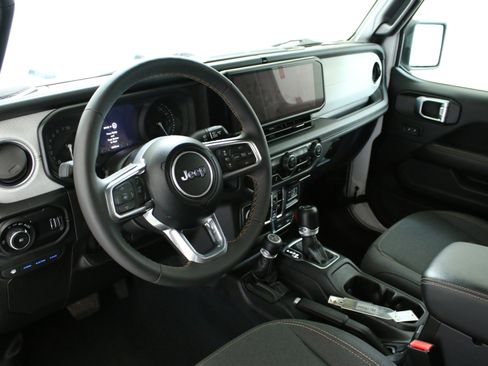 Used 2024 Jeep Wrangler Unlimited Sahara AWD/4WD image 13