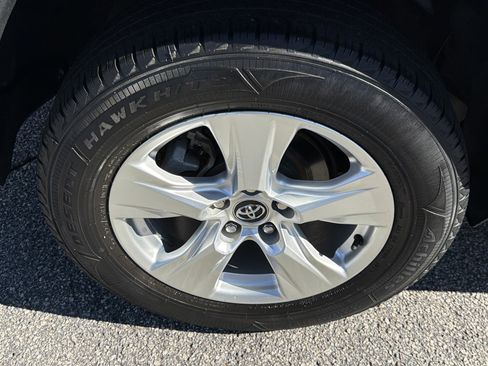 Used 2021 Toyota RAV4 XLE image 29