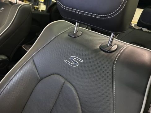 Used 2025 Chrysler Pacifica Limited image 29