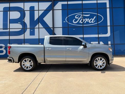 Used 2025 Chevrolet Silverado 1500 High Country w/ High Country Premium Package RWD image 8