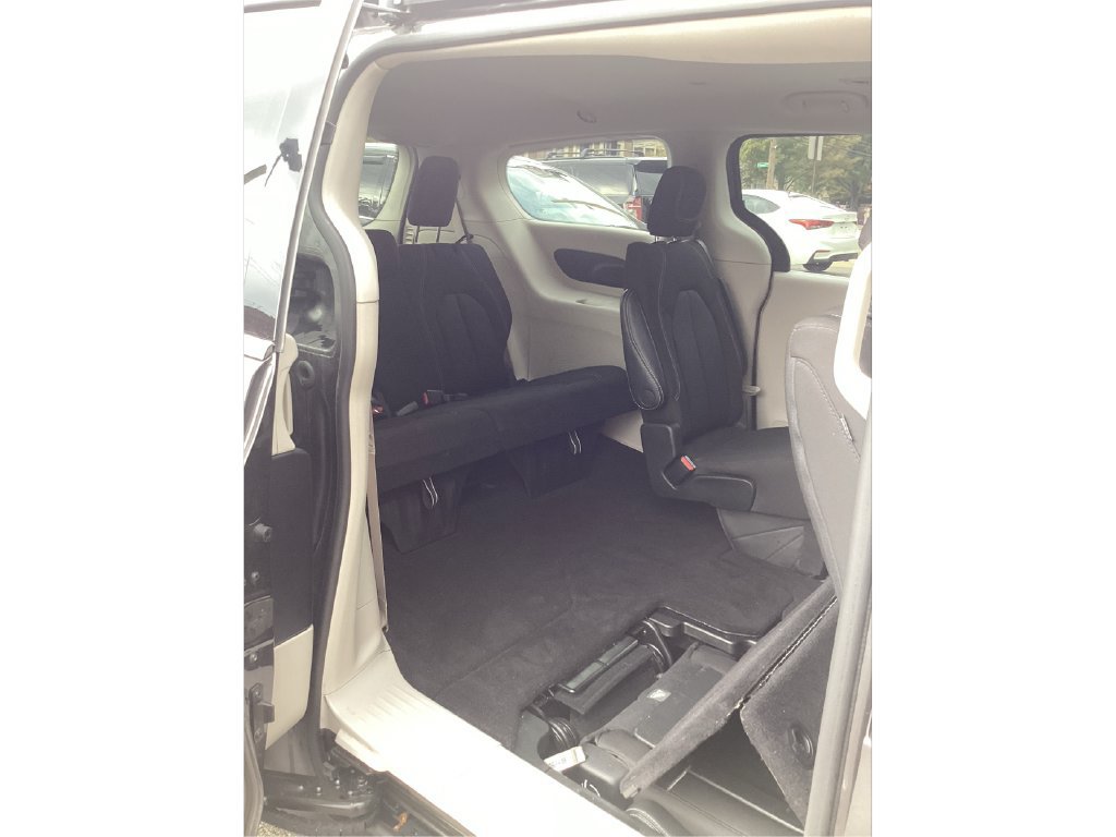 Used 2022 Chrysler Voyager LX FWD image 38